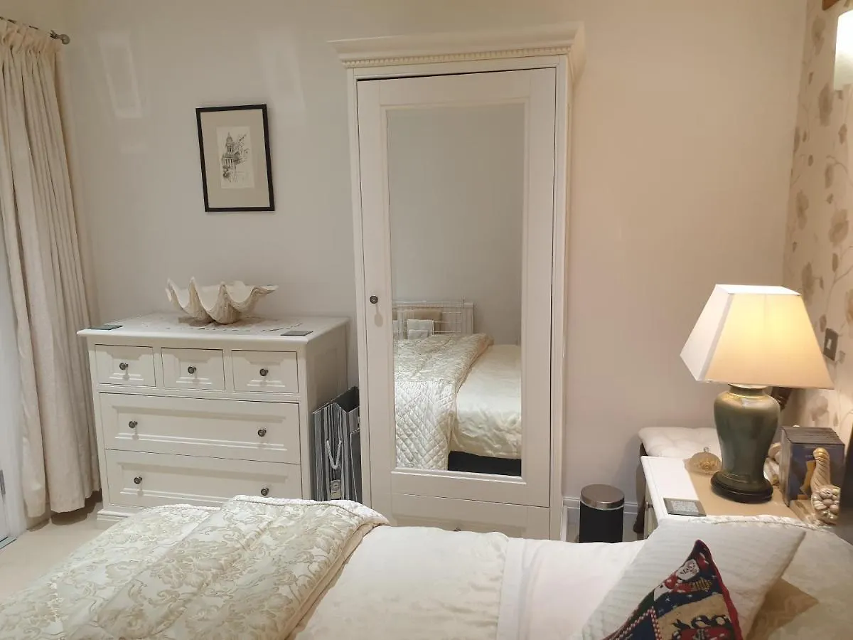 Best Area Close To Leeds Centre Leeds (West Yorkshire)